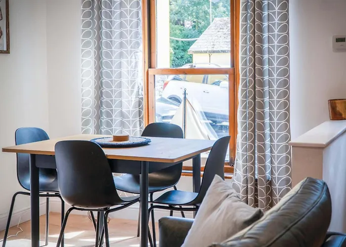 The Cottage - 2 Bedroom Cottage - Tenby