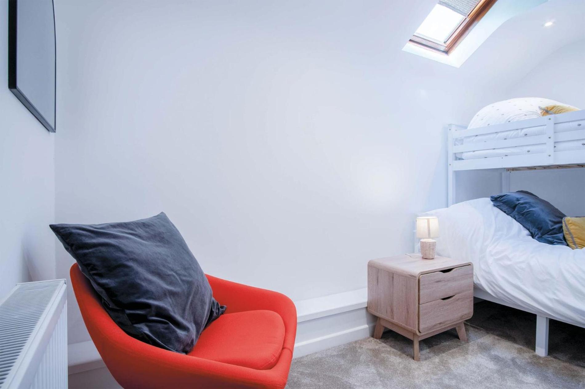 The - 2 Bedroom - Holiday home *
