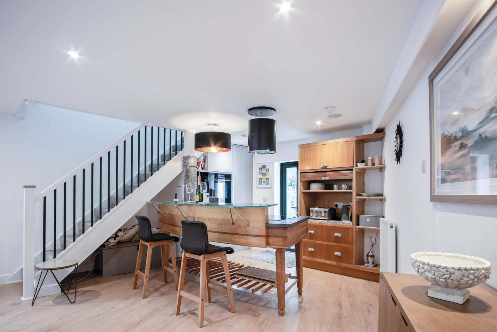 The - 2 Bedroom - * Tenby