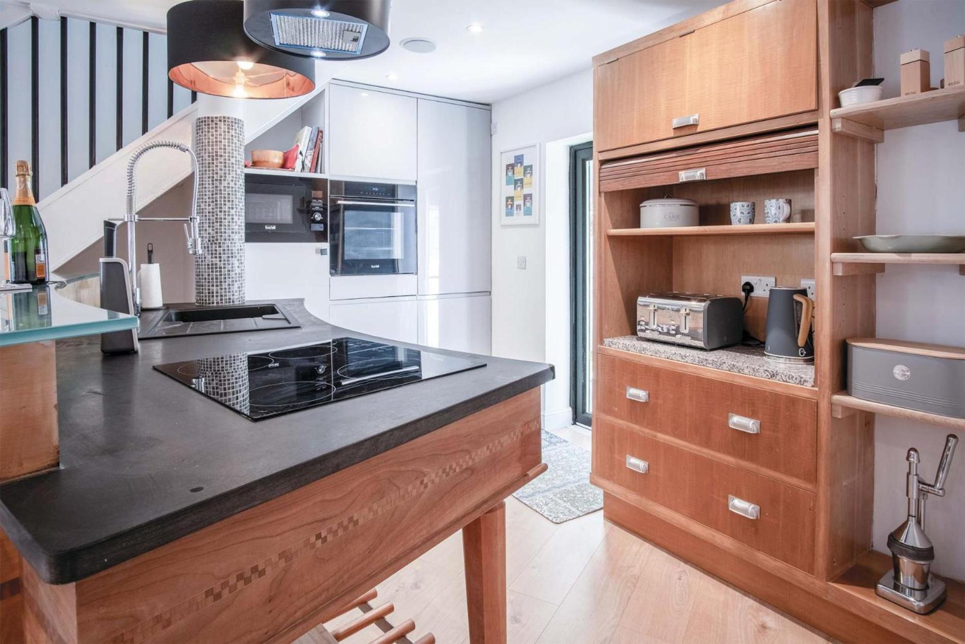 The - 2 Bedroom - Holiday home *
